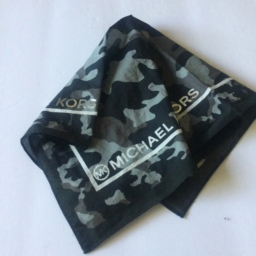 MICHAEL KORS COTTON SCARF/BANDANA BLACK AND GRAY CAMO PRINT WITH LOGO NWOT